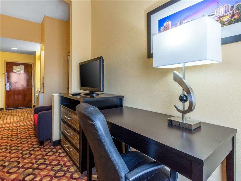 Quality Inn & Suites Montgomery East Carmichael Rd Bagian luar foto