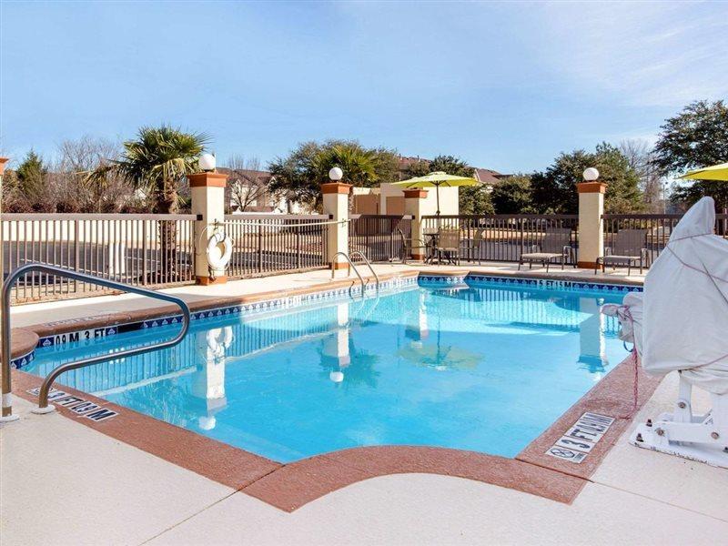 Quality Inn & Suites Montgomery East Carmichael Rd Bagian luar foto