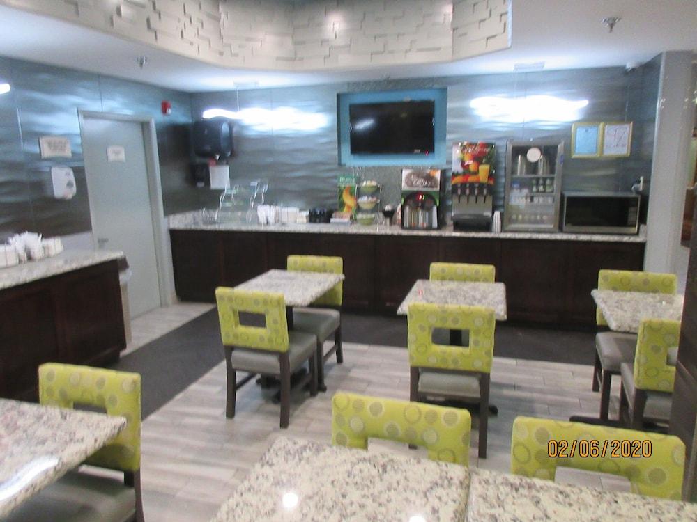 Quality Inn & Suites Montgomery East Carmichael Rd Bagian luar foto