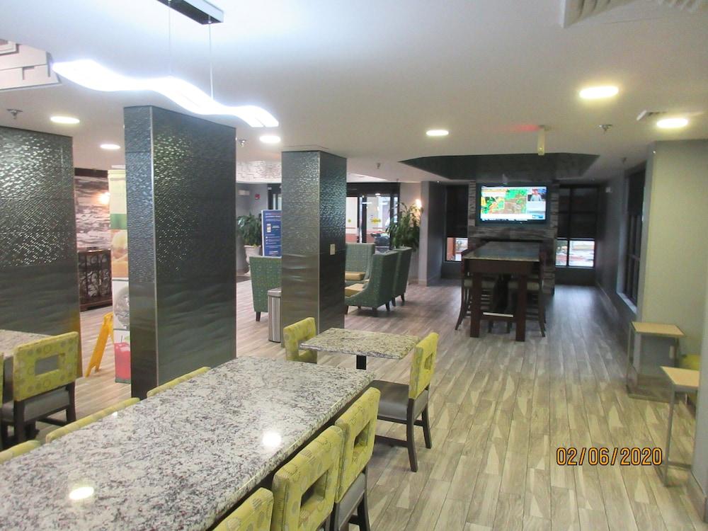 Quality Inn & Suites Montgomery East Carmichael Rd Bagian luar foto