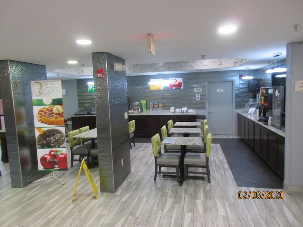 Quality Inn & Suites Montgomery East Carmichael Rd Bagian luar foto