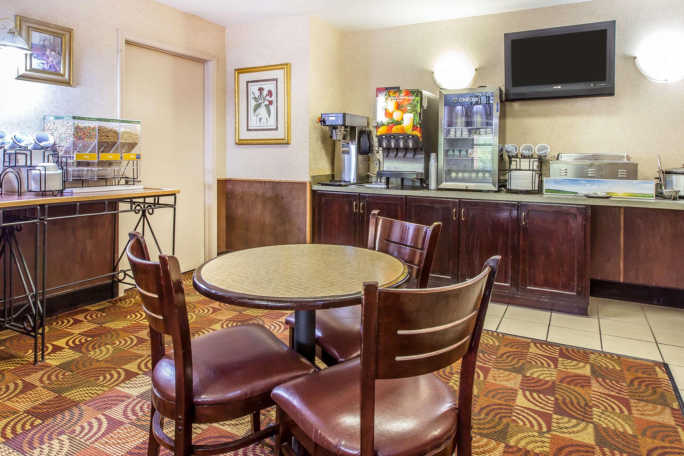 Quality Inn & Suites Montgomery East Carmichael Rd Bagian luar foto