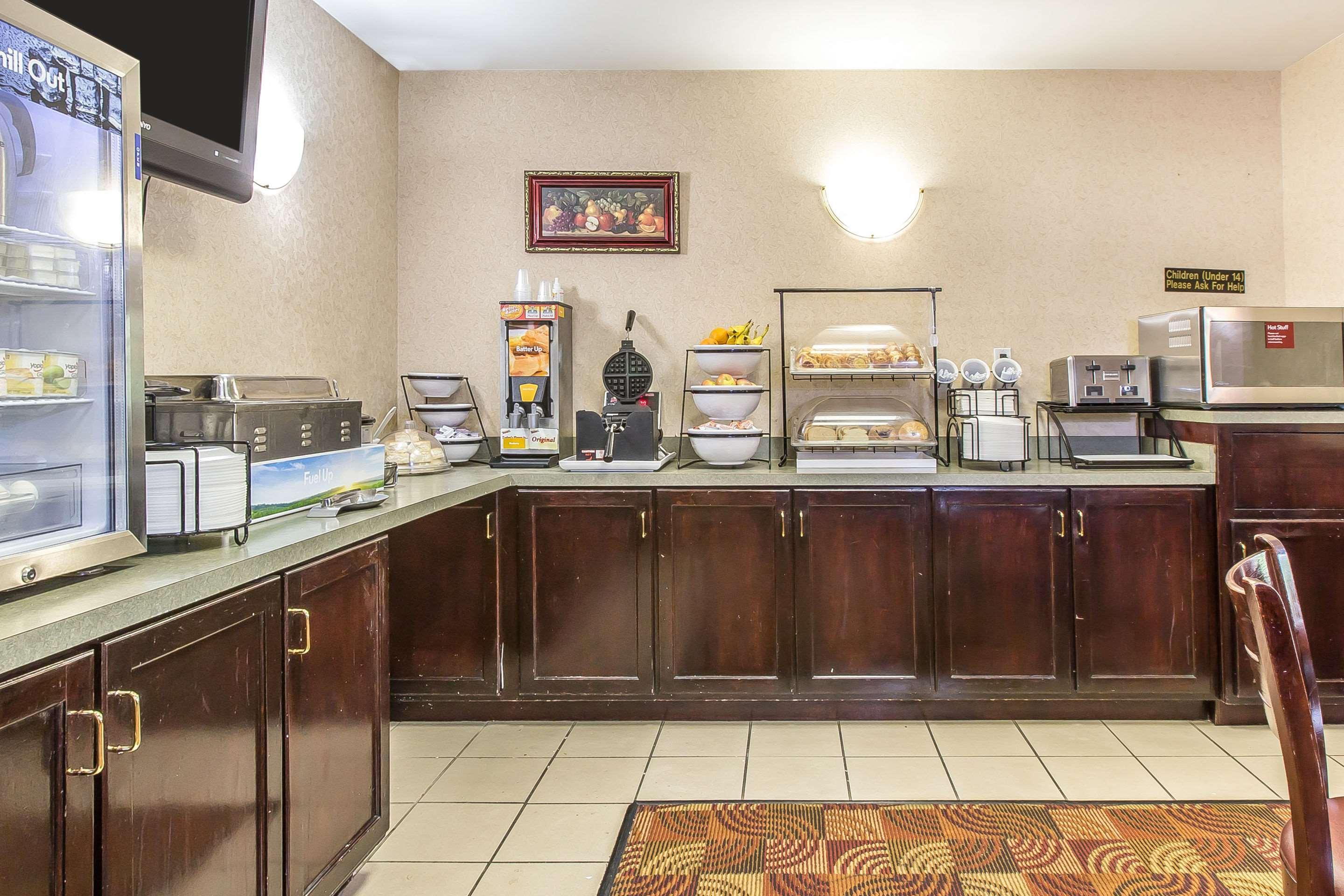 Quality Inn & Suites Montgomery East Carmichael Rd Bagian luar foto