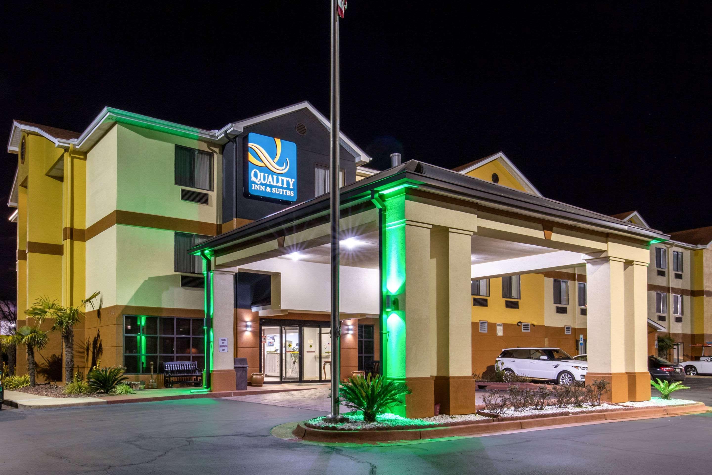 Quality Inn & Suites Montgomery East Carmichael Rd Bagian luar foto