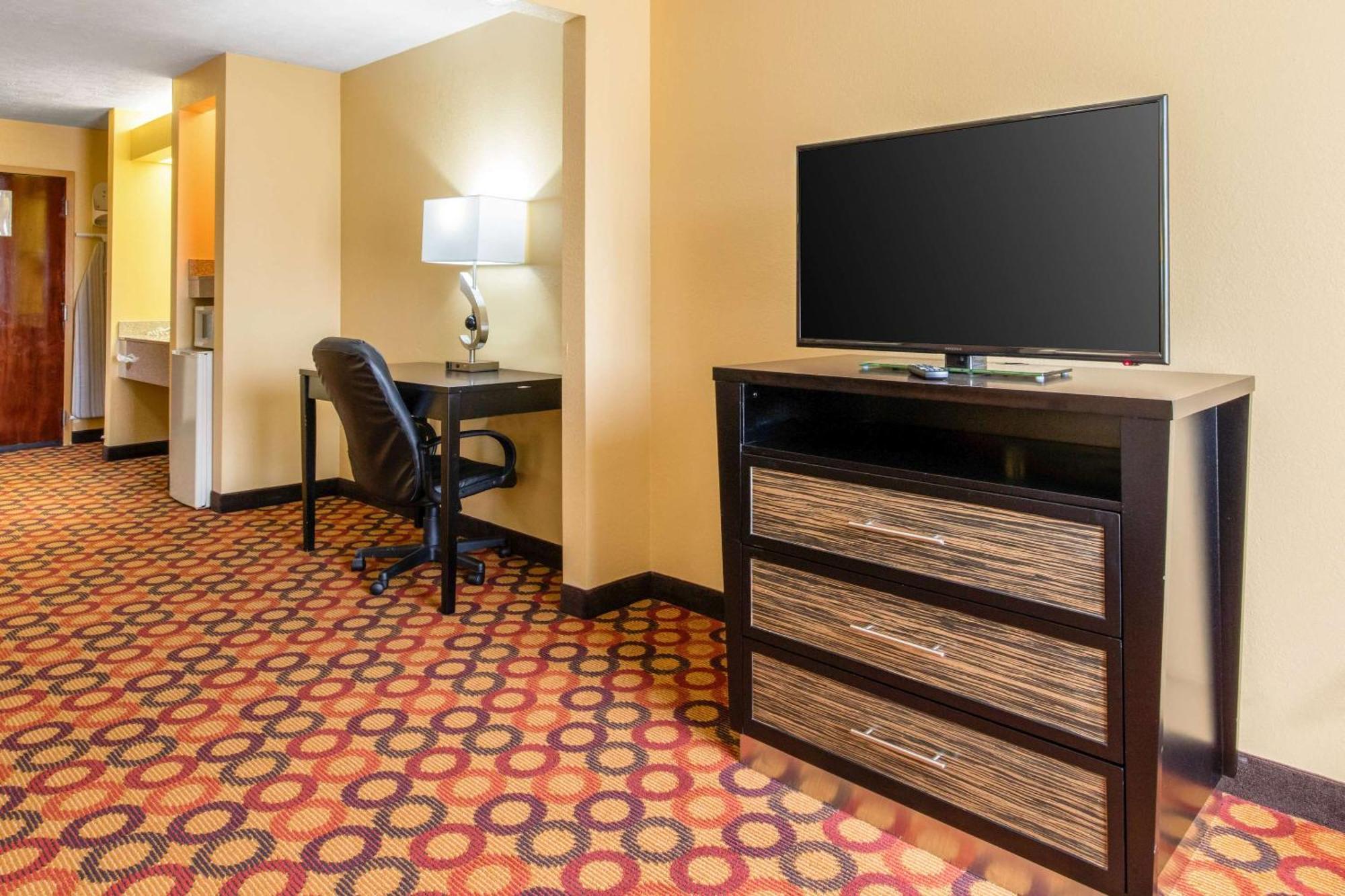 Quality Inn & Suites Montgomery East Carmichael Rd Bagian luar foto