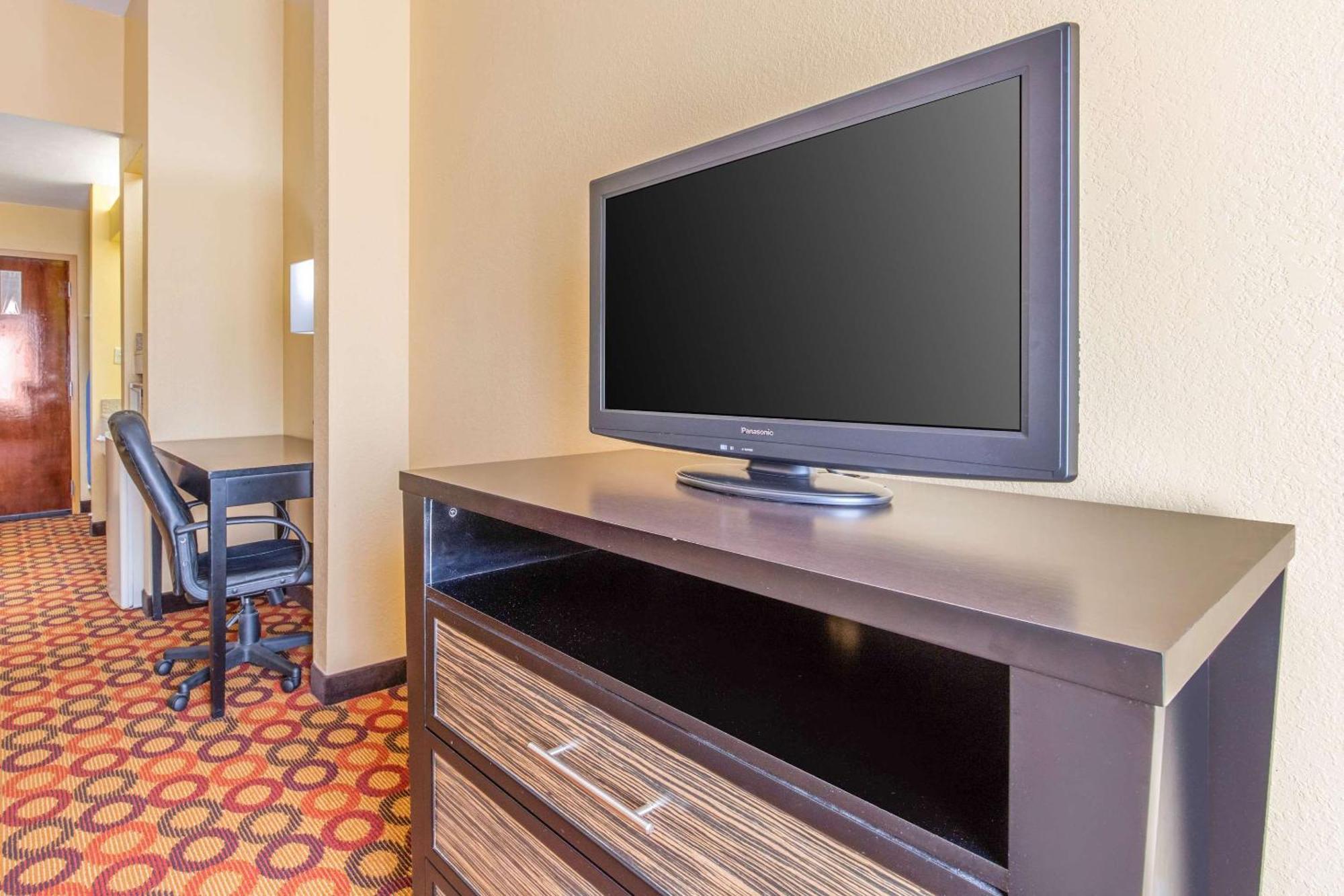 Quality Inn & Suites Montgomery East Carmichael Rd Bagian luar foto
